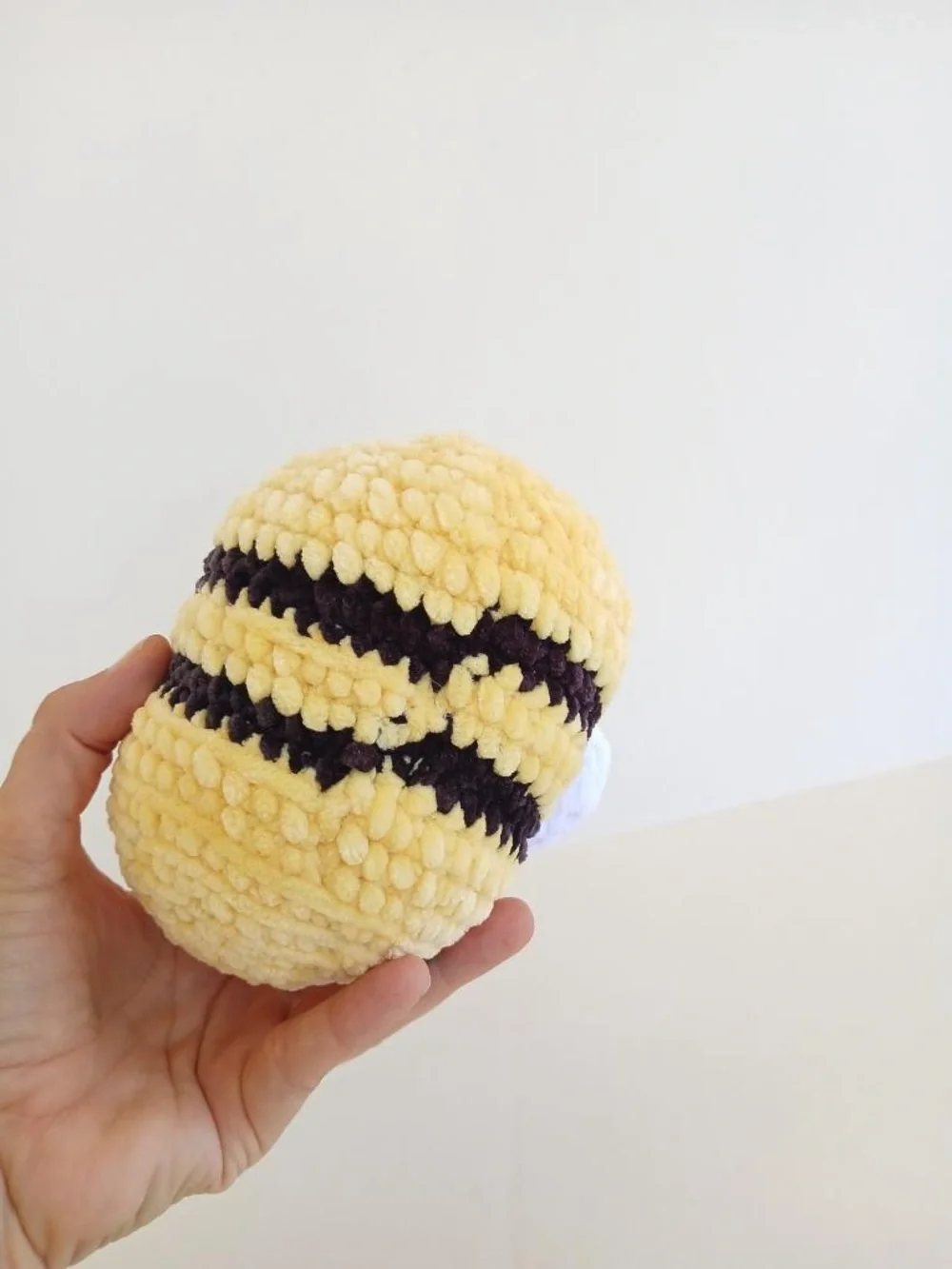 Handmade 5 inch crochet bee plushie - Picture 4 of 9